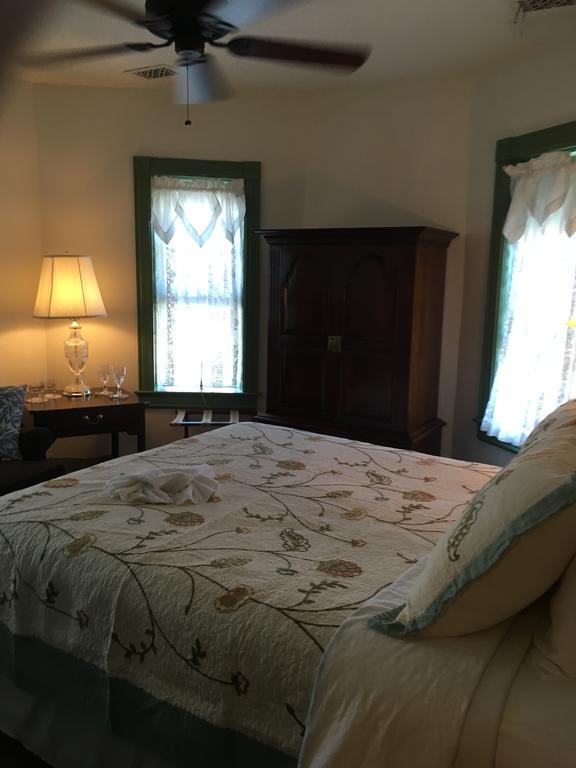 Parsonage Inn Bed And Breakfast เซนต์ไมเคิลส์ ภายนอก รูปภาพ