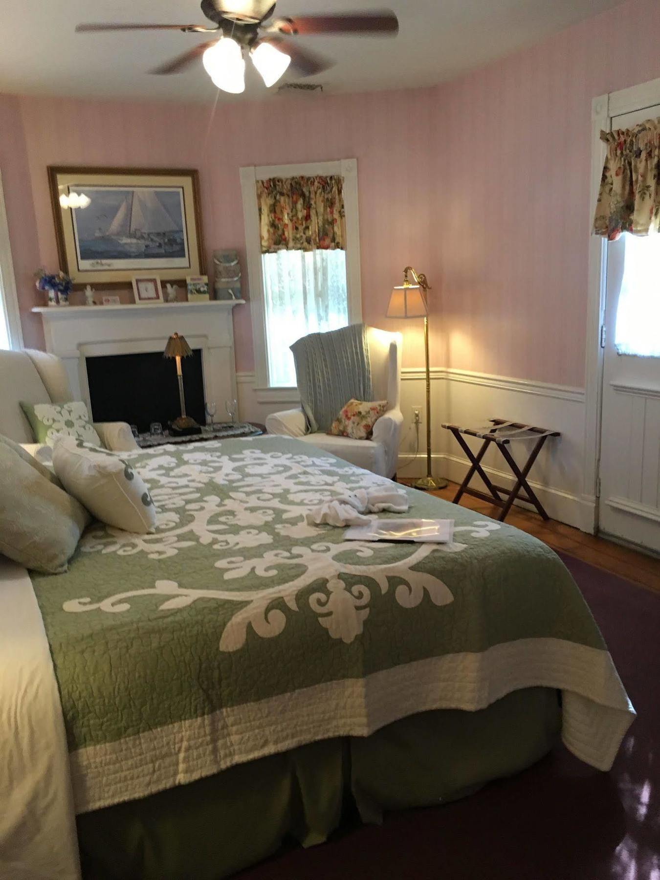 Parsonage Inn Bed And Breakfast เซนต์ไมเคิลส์ ภายนอก รูปภาพ